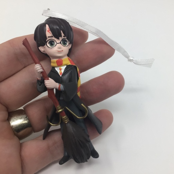 Hallmark Keepsake Harry Potter on Broom Christmas Tree Ornament - Picture 6 of 9